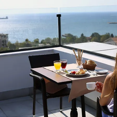 Hotel Des'otel